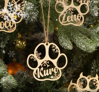 Personalized Paw-Shaped Wood Christmas Ornament – Celebrate Your Furry Family Member