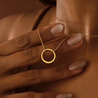 Minimalist Open Circle Necklace – A Timeless Symbol of Simplicity and Completeness