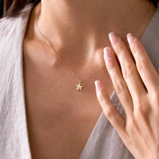 Show Your Love with a Gold Star Necklace – Perfect for Any Occasion