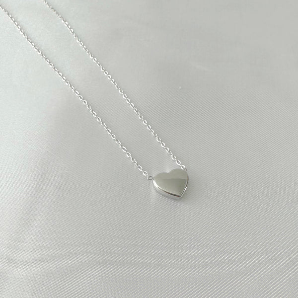 Heart Chain Necklace A Timeless Symbol of Love and Elegance Heart